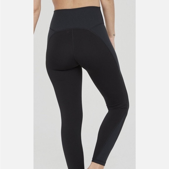 Aerie OFFLINE Goals High Waisted Ribbed Legging Medium Black size large - Picture 2 of 6